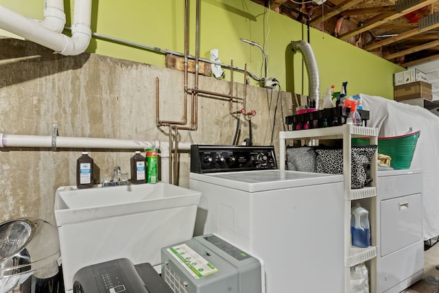 6941 S E End Ave, Chicago, IL 60649 - laundry area with washer and dryer