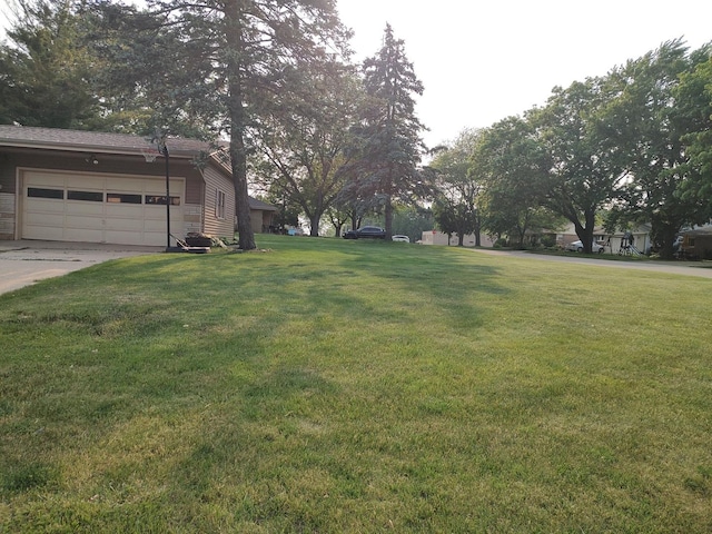205 Beacon Dr, Belvidere, IL 61008 - view of green lawn featuring a garage and driveway