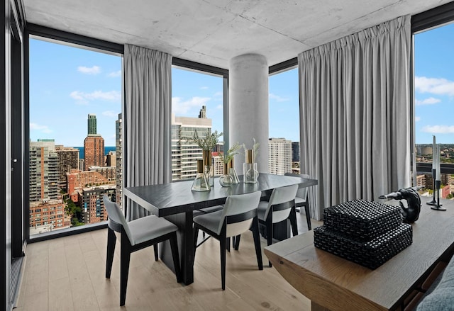 234 W Polk St Unit 3209, Chicago, IL 60607 - dining area with a wall of windows, a city view, and light wood-style floors