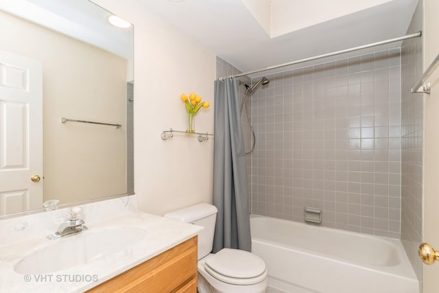810 Braeman Ct, Libertyville, IL 60048 - bathroom featuring vanity and shower / bath combo with shower curtain