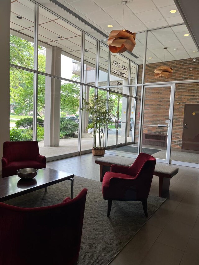 165 N Kenilworth Ave Unit 4D, Oak Park, IL 60301 - common area featuring expansive windows and a high ceiling