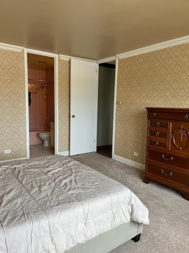 165 N Kenilworth Ave Unit 4D, Oak Park, IL 60301 - carpeted bedroom featuring baseboards, ensuite bath, and wallpapered walls