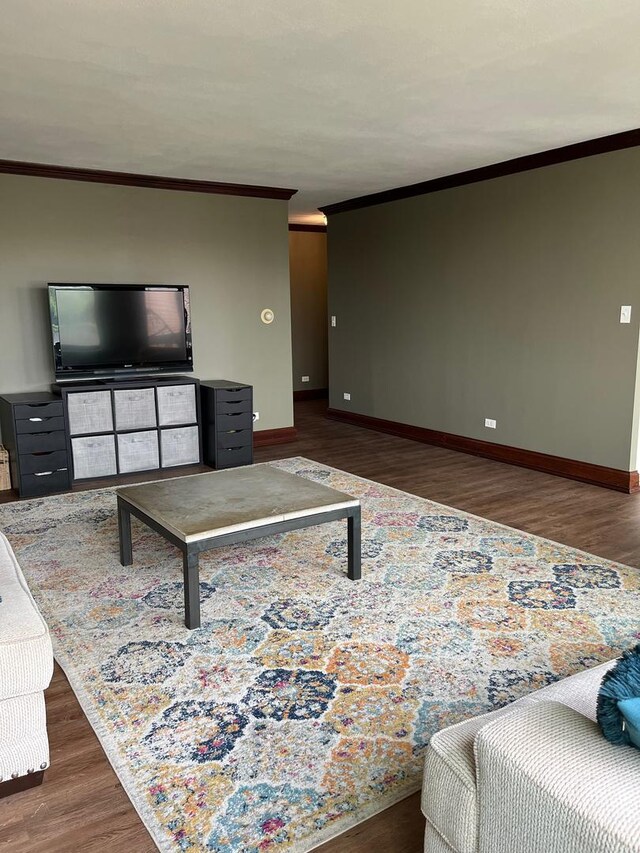165 N Kenilworth Ave Unit 4D, Oak Park, IL 60301 - living room featuring wood finished floors, crown molding, and baseboards