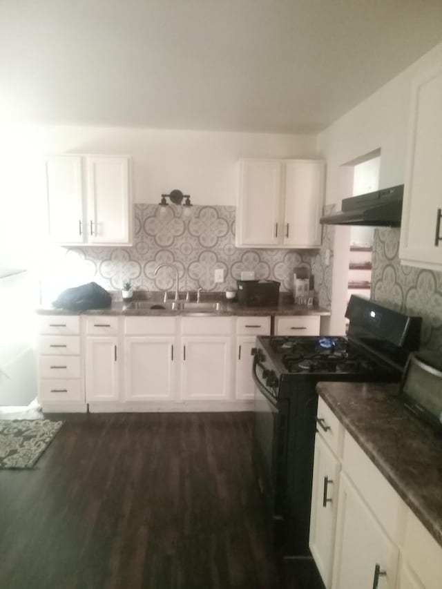310 New Salem St, Park Forest, IL 60466 - kitchen featuring black gas range, under cabinet range hood, a sink, white cabinetry, and backsplash