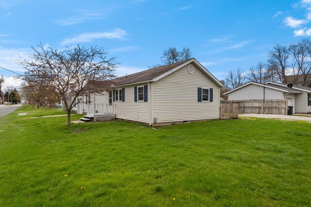 201 S 1st St, Tolono, IL 61880 - view of side of property with crawl space