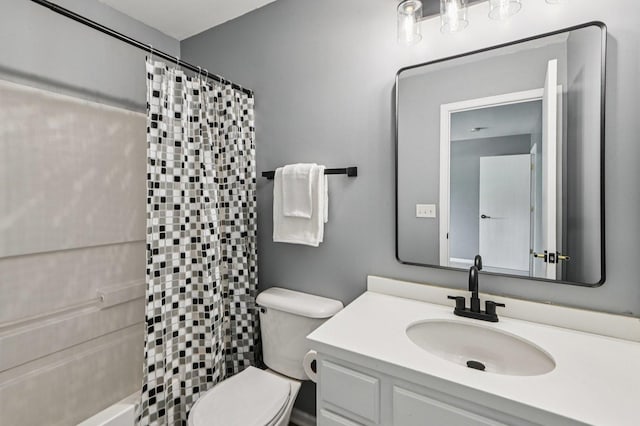 3736 Munson St, Plano, IL 60545 - full bath featuring a shower with curtain and vanity