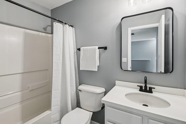 3736 Munson St, Plano, IL 60545 - full bath with vanity and shower / tub combo