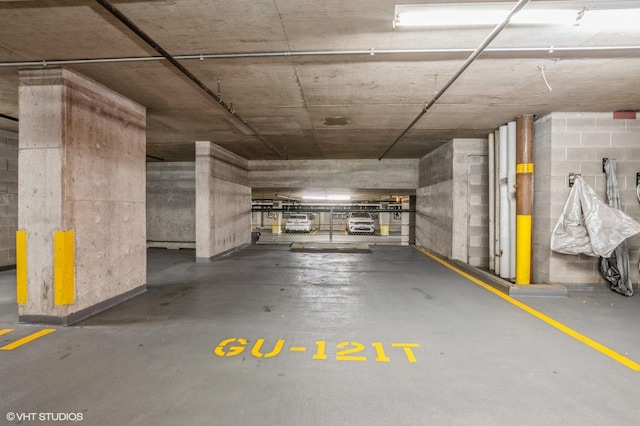 1629 S Prairie Ave Unit 2002, Chicago, IL 60616 - view of parking garage