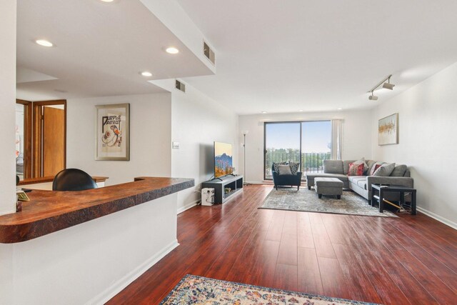 9346 Landings Ln Unit 506, Des Plaines, IL 60016 - living room featuring dark wood-style flooring, baseboards, rail lighting, and recessed lighting