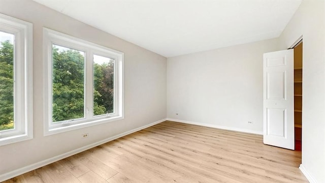 12900 W Heiden Cir Unit 4301, Lake Bluff, IL 60044 - empty room featuring plenty of natural light and light wood finished floors