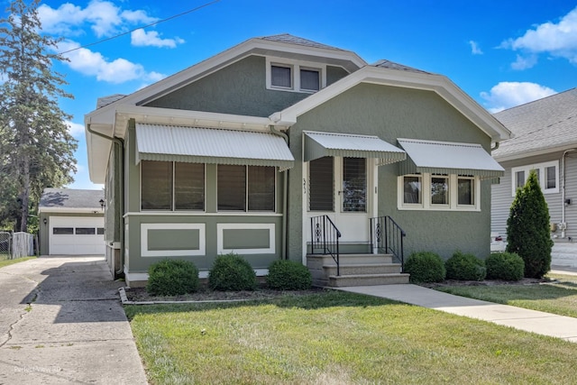 371 Elm St, Elgin, IL 60123 - bungalow-style house featuring a front yard and stucco siding