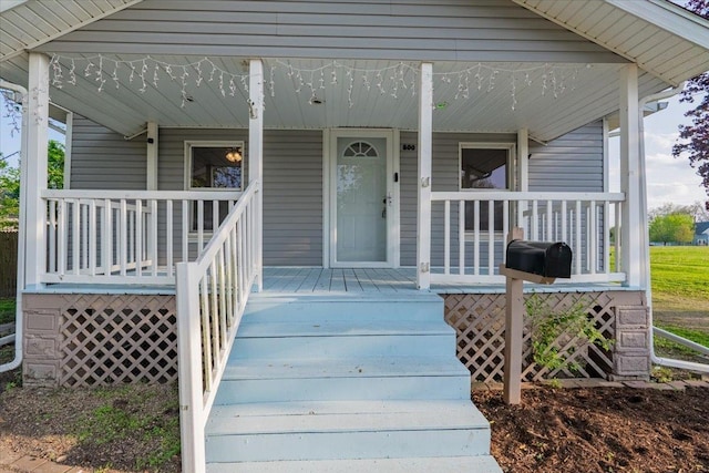 800 E Webster St, Clinton, IL 61727 - entrance to property featuring a porch