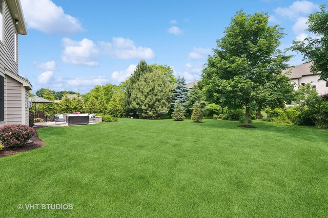 76 Landon Cir, Wheaton, IL 60189 - view of grassy yard featuring outdoor lounge area and a patio area