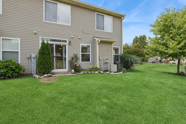 6941 Brightwater Dr, Fox Lake, IL 60020 - rear view of property featuring a lawn