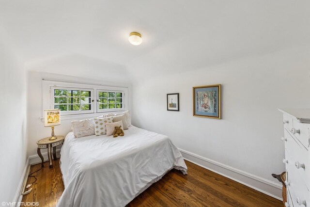 1141 N Ridgeland Ave, Oak Park, IL 60302 - bedroom featuring wood finished floors, vaulted ceiling, and baseboards