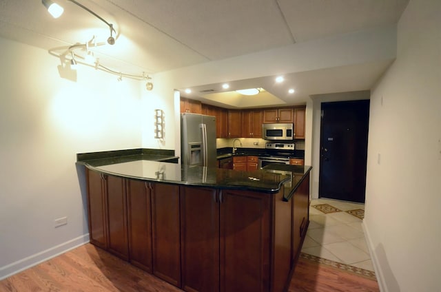 5848 W 76th Pl Unit 202, Burbank, IL 60459 - kitchen with stainless steel appliances, a peninsula, baseboards, a sink, and recessed lighting