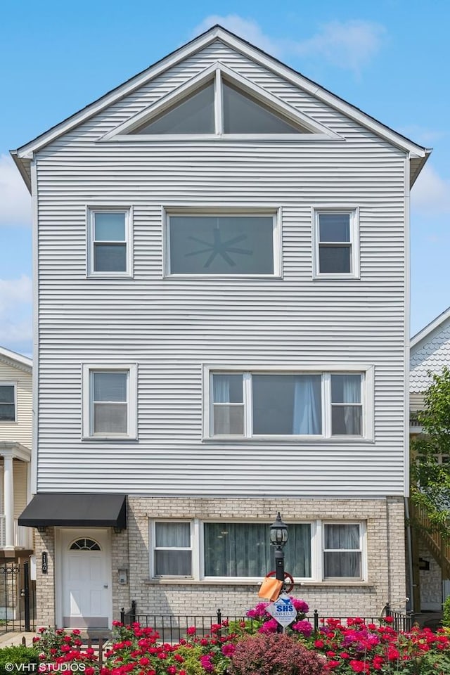 1140 W Barry Ave, Chicago, IL 60657 - view of front of house with brick siding