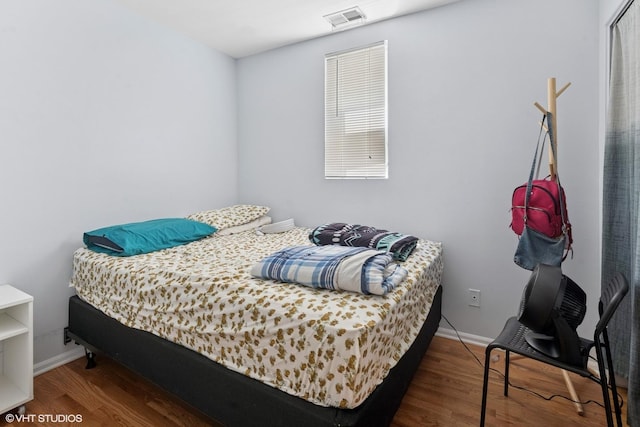 1140 W Barry Ave, Chicago, IL 60657 - bedroom with wood finished floors