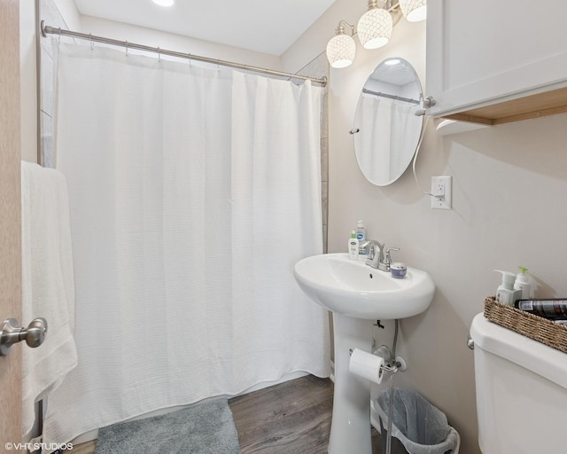1140 W Barry Ave, Chicago, IL 60657 - full bathroom featuring wood finished floors and curtained shower