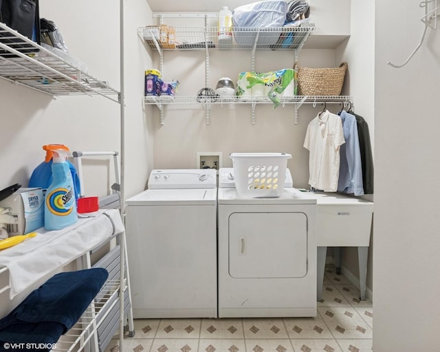 1140 W Barry Ave, Chicago, IL 60657 - laundry room with washer and dryer