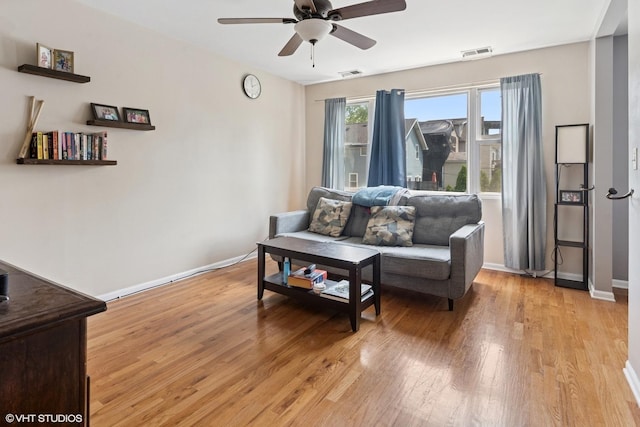 1140 W Barry Ave, Chicago, IL 60657 - living area with light wood-style flooring and ceiling fan