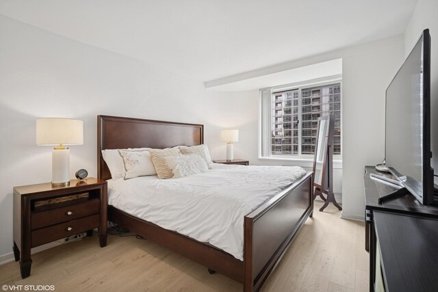 211 E Ohio St Unit 2819, Chicago, IL 60611 - bedroom featuring light wood-style floors and baseboards