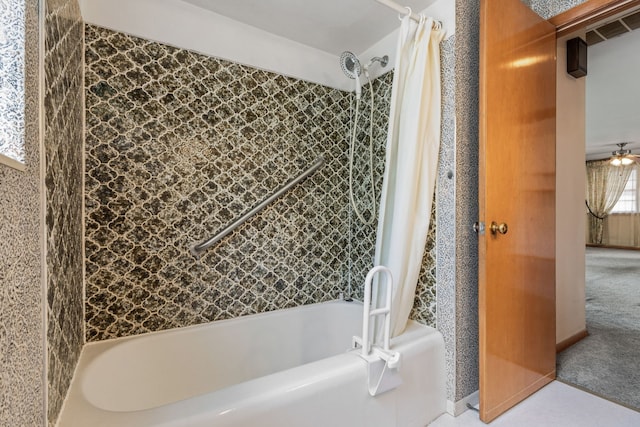 493 W Avery St, Elmhurst, IL 60126 - bathroom featuring shower / tub combo and ceiling fan