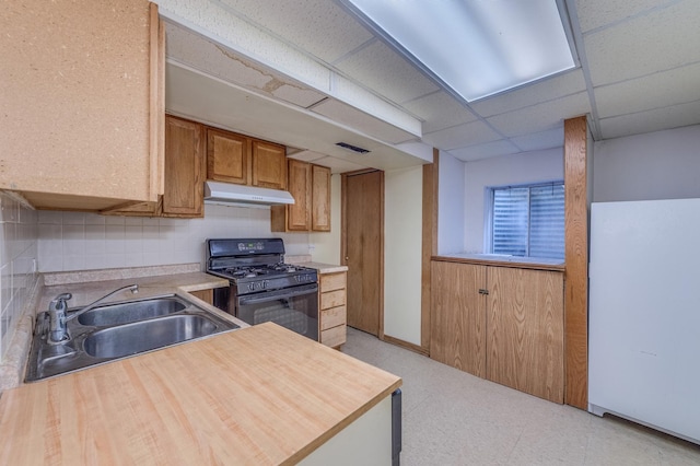 1825 W Sherry Ln, Addison, IL 60101 - kitchen with gas stove, freestanding refrigerator, under cabinet range hood, a sink, and light floors