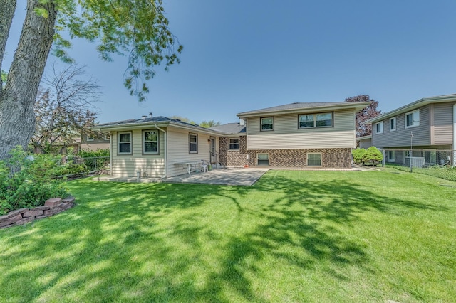1825 W Sherry Ln, Addison, IL 60101 - back of property featuring a patio
