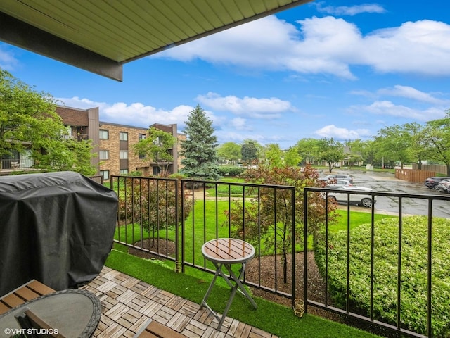 522 E Algonquin Rd Unit 200, Schaumburg, IL 60173 - balcony featuring grilling area