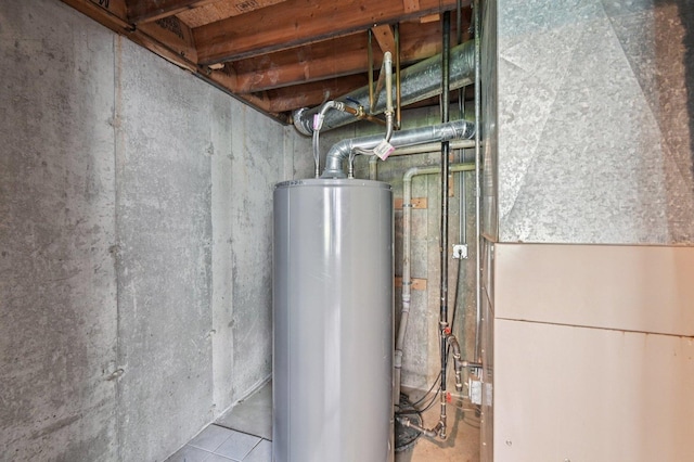 189 Port Royal Cir, Aurora, IL 60504 - utility room with gas water heater