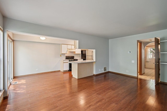 189 Port Royal Cir, Aurora, IL 60504 - unfurnished living room featuring wood finished floors and arched walkways