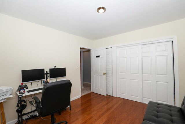 19421 W Hoag Ct, Mundelein, IL 60060 - office area with wood finished floors and baseboards