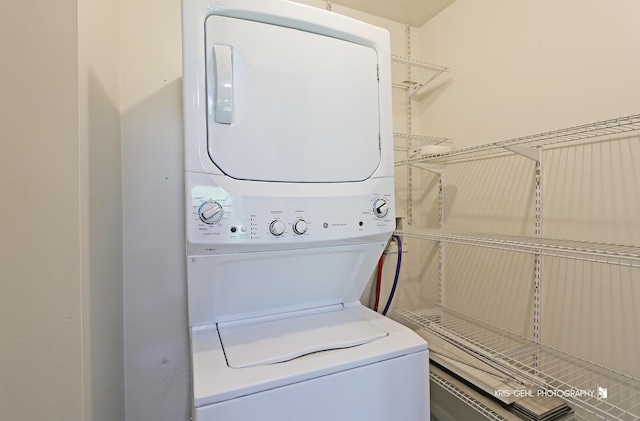 620 Mallard Ct Unit C1, Bartlett, IL 60103 - laundry area featuring estacked washer and dryer