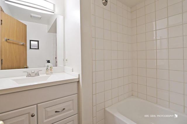 620 Mallard Ct Unit C1, Bartlett, IL 60103 - full bath featuring vanity and shower / tub combination