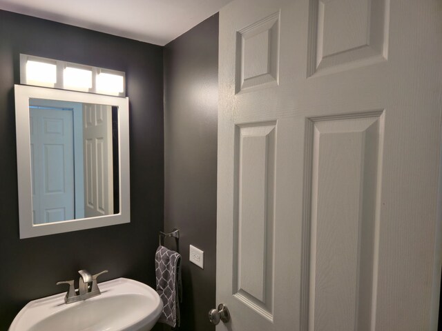 1246 Robin Dr, Carol Stream, IL 60188 - bathroom with a sink