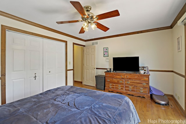 1415 Arabian Spur, Mchenry, IL 60051 - bedroom featuring wood finished floors, a closet, ceiling fan, and ornamental molding