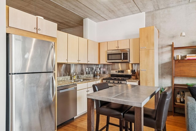 630 N Franklin St Unit 618, Chicago, IL 60654 - kitchen featuring stainless steel appliances, light wood-type flooring, and light brown cabinets