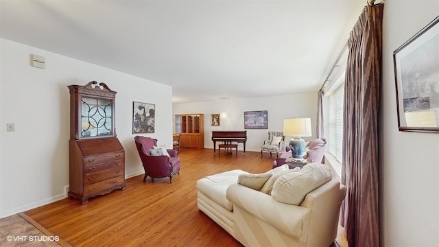 416 S Royal Ct, Palatine, IL 60067 - living room featuring light wood-type flooring and baseboards