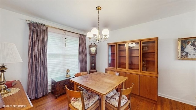 416 S Royal Ct, Palatine, IL 60067 - dining room featuring a chandelier, light wood-style flooring, and baseboards