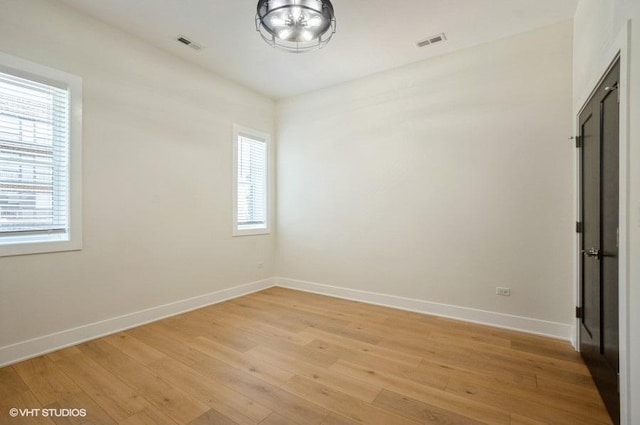 456 E Oakwood Blvd Unit 3, Chicago, IL 60653 - empty room featuring light wood finished floors and baseboards