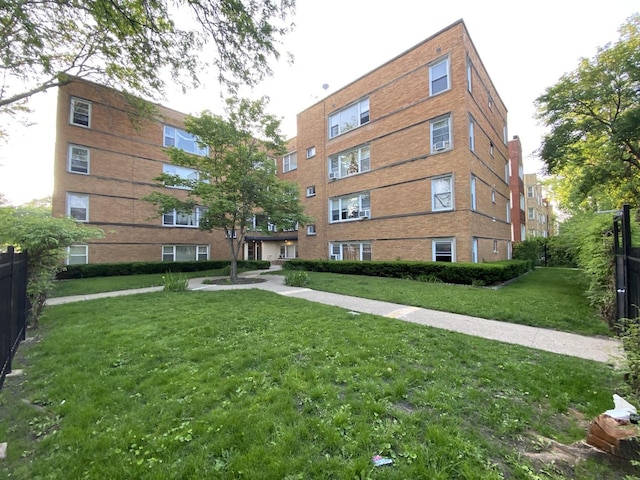 2834 W Granville Ave Unit 2A, Chicago, IL 60659 - view of apartment building / complex
