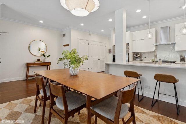 3020 N Sheffield Ave Unit 1N, Chicago, IL 60657 - dining space featuring crown molding, light wood finished floors, and recessed lighting