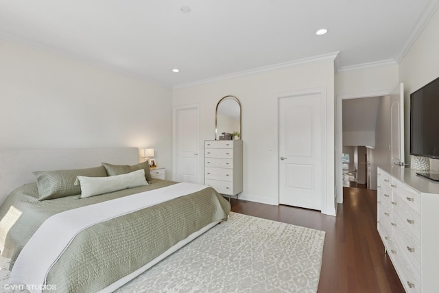 3020 N Sheffield Ave Unit 1N, Chicago, IL 60657 - bedroom with dark wood-style floors, crown molding, and recessed lighting