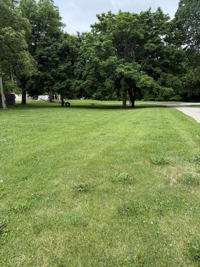 611 S Spruce St, Villa Grove, IL 61956