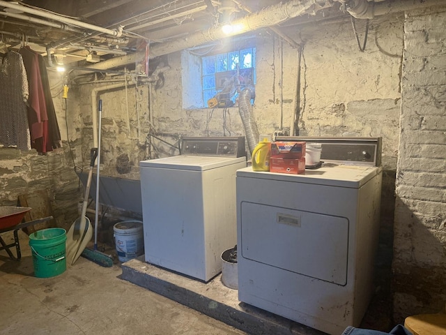 2326 Walnut St, Blue Island, IL 60406 - washroom with washer and dryer