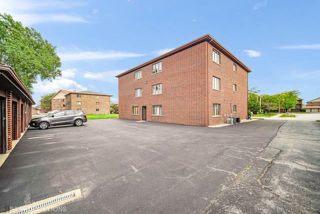 8124 168th Pl Unit 1E, Tinley Park, IL 60477 - view of vehicle parking