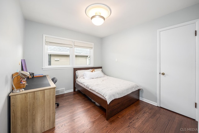 1405 Cynthia Ave, Park Ridge, IL 60068 - bedroom with wood finished floors and baseboards