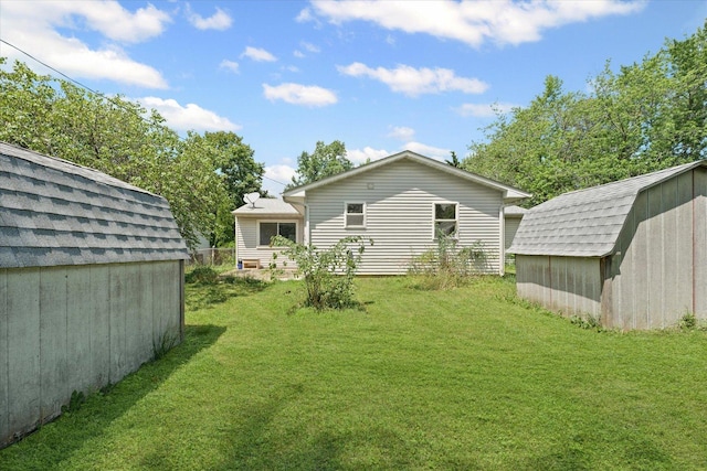 1305 W Beardsley Ave, Urbana, IL 61801 - back of house featuring a storage unit and a yard