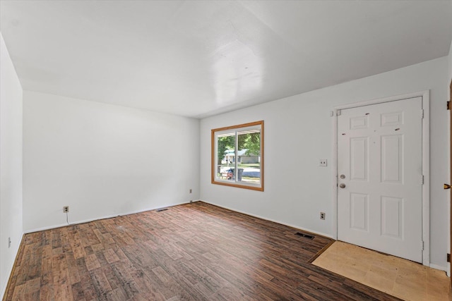 1305 W Beardsley Ave, Urbana, IL 61801 - entrance foyer featuring light wood-type flooring and baseboards